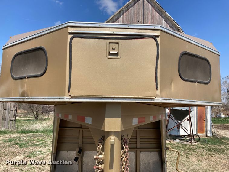 image for item HN9838 1996 Titan 1R3217  livestock trailer