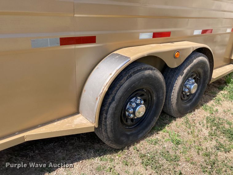 image for item HN9838 1996 Titan 1R3217  livestock trailer