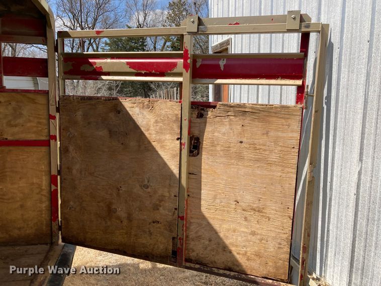 image for item HN9838 1996 Titan 1R3217  livestock trailer