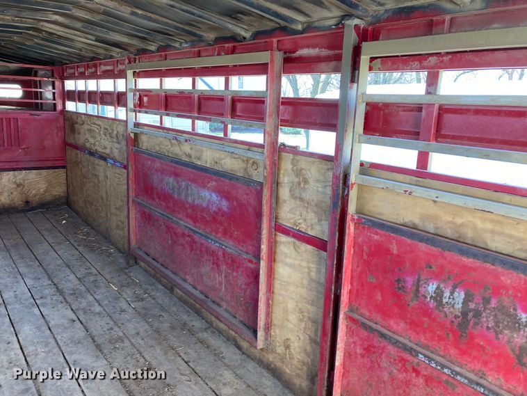 image for item HN9838 1996 Titan 1R3217  livestock trailer