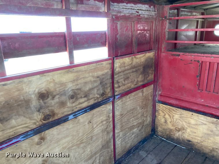 image for item HN9838 1996 Titan 1R3217  livestock trailer