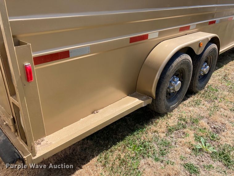 image for item HN9838 1996 Titan 1R3217  livestock trailer