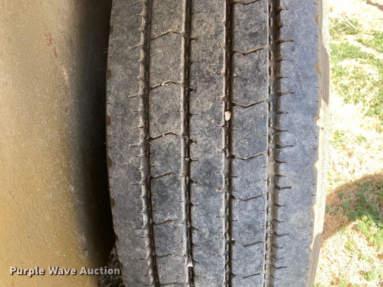 image for item HN9838 1996 Titan 1R3217  livestock trailer