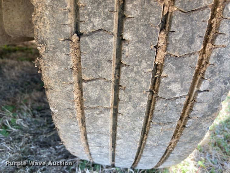 image for item HN9838 1996 Titan 1R3217  livestock trailer