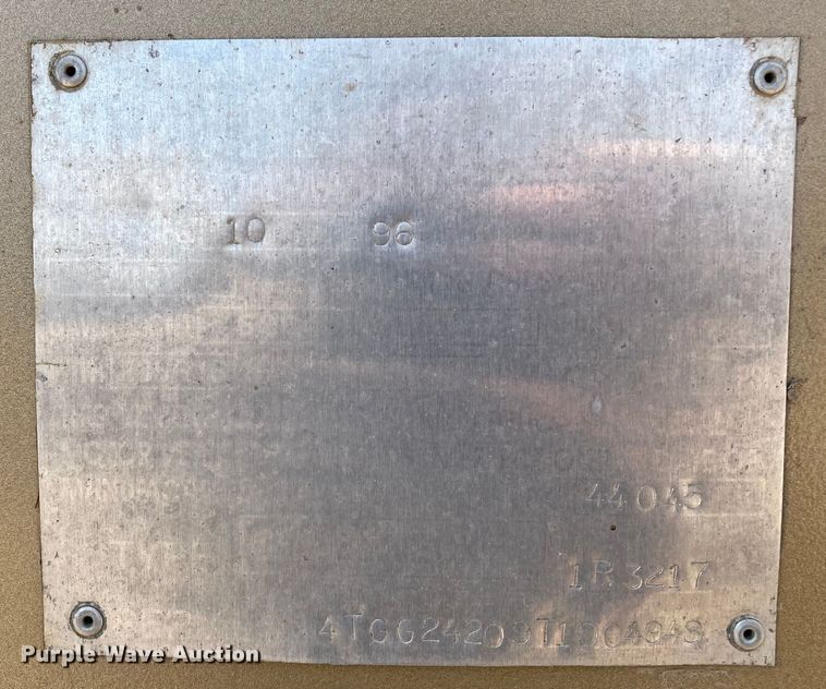 image for item HN9838 1996 Titan 1R3217  livestock trailer