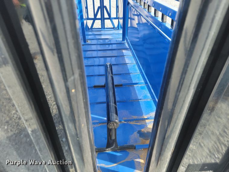 image for item JL9317 Squeeze chute