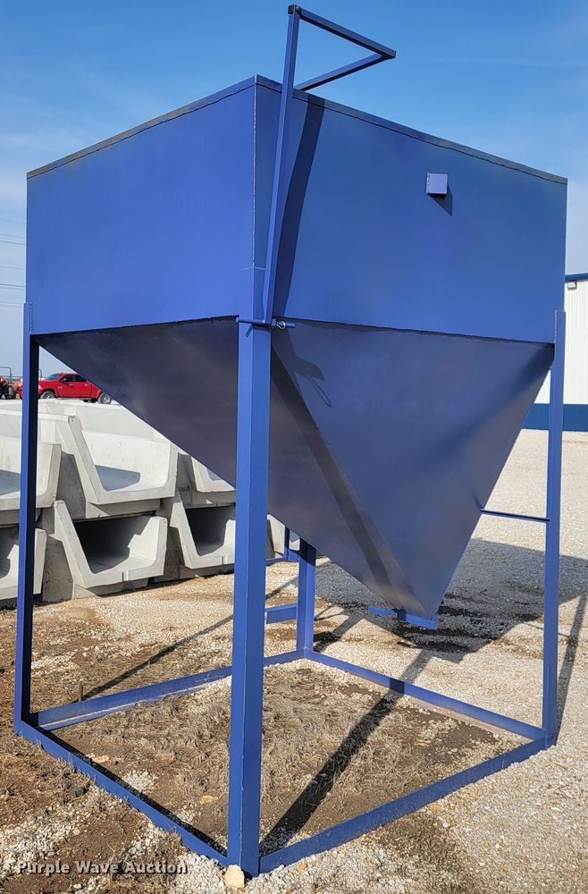 image for item JL9318 Feed bin