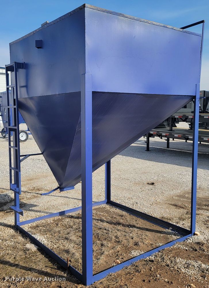 image for item JL9318 Feed bin