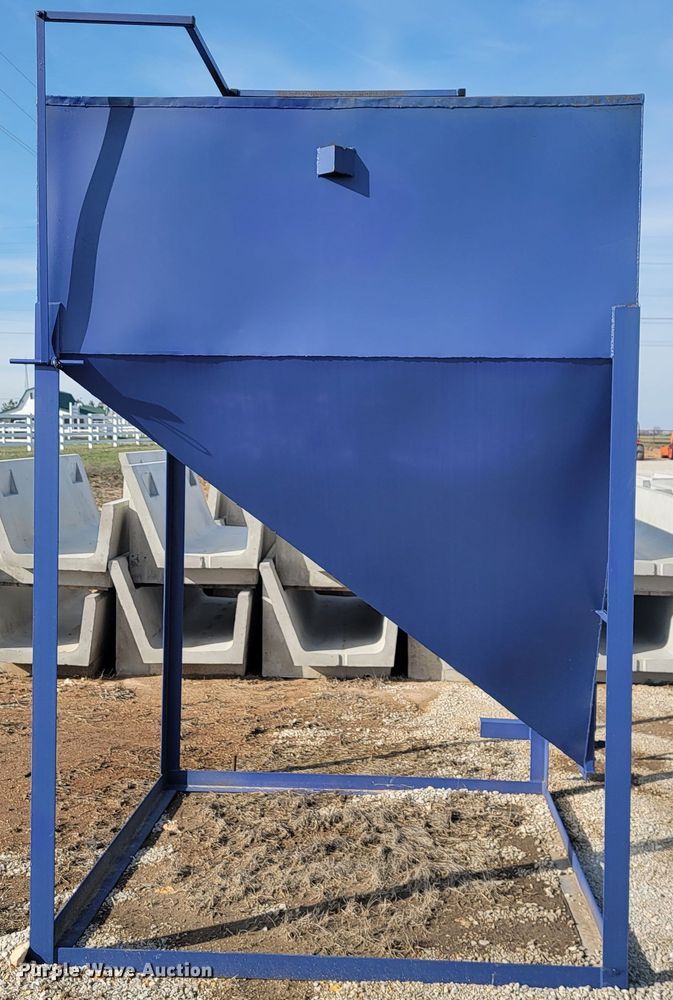 image for item JL9318 Feed bin