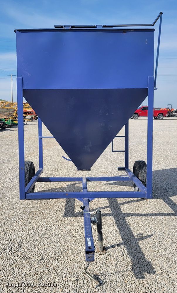 image for item JL9320 Feed bin