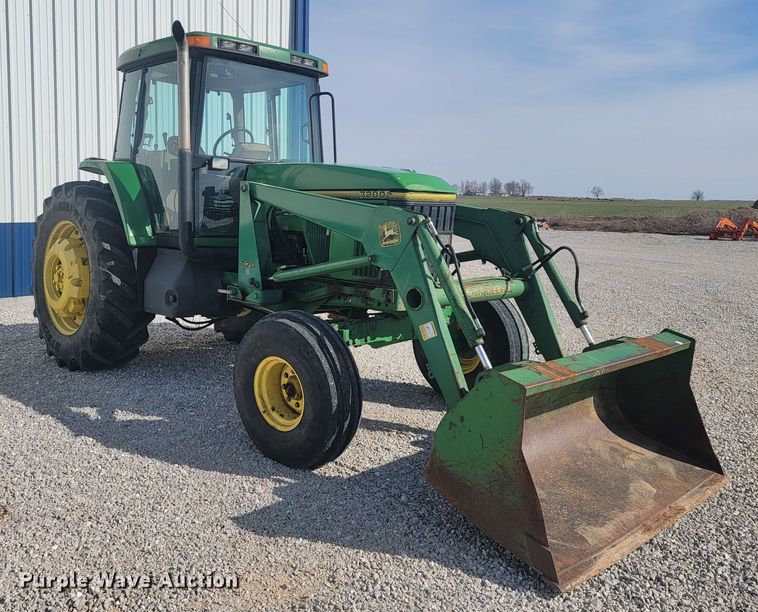 image for item JL9321 John Deere 7200  tractor
