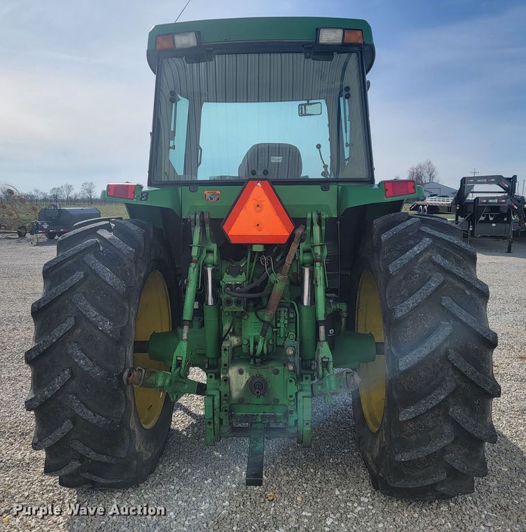 image for item JL9321 John Deere 7200  tractor