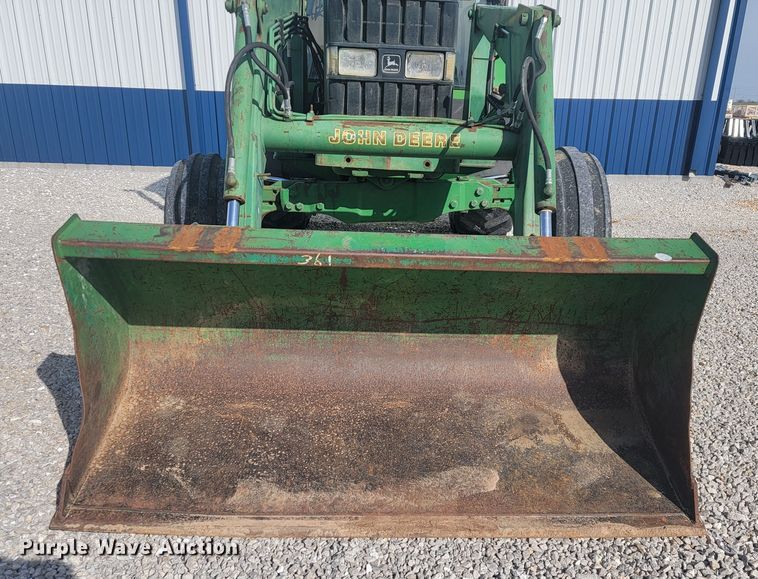image for item JL9321 John Deere 7200  tractor