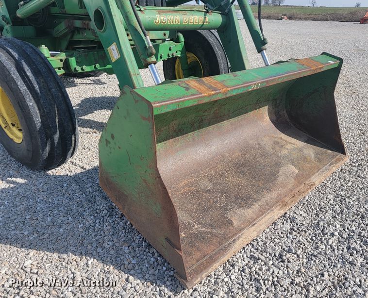 image for item JL9321 John Deere 7200  tractor