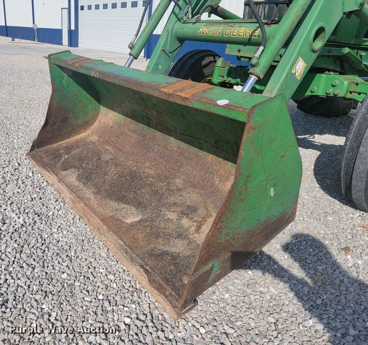 image for item JL9321 John Deere 7200  tractor