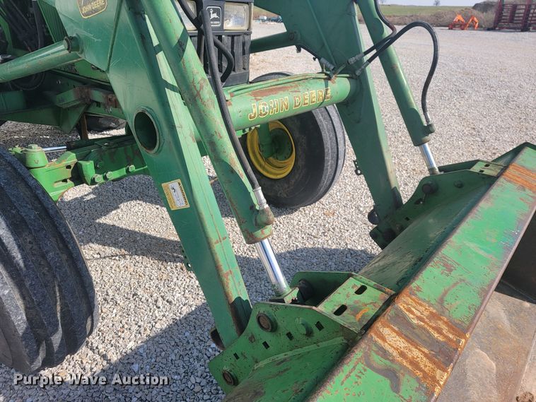 image for item JL9321 John Deere 7200  tractor
