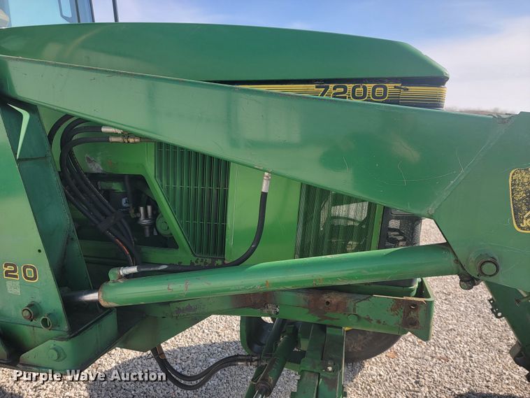 image for item JL9321 John Deere 7200  tractor