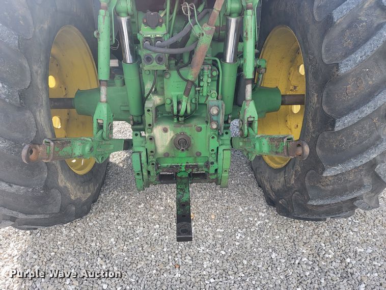 image for item JL9321 John Deere 7200  tractor
