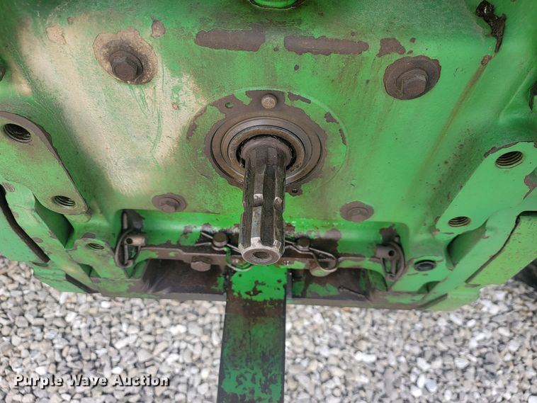 image for item JL9321 John Deere 7200  tractor