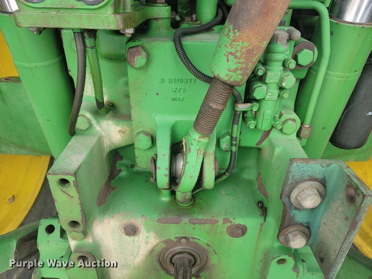 image for item JL9321 John Deere 7200  tractor