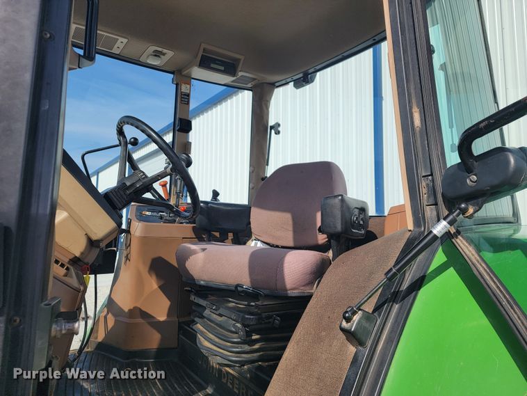 image for item JL9321 John Deere 7200  tractor