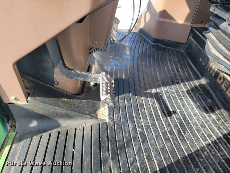 image for item JL9321 John Deere 7200  tractor