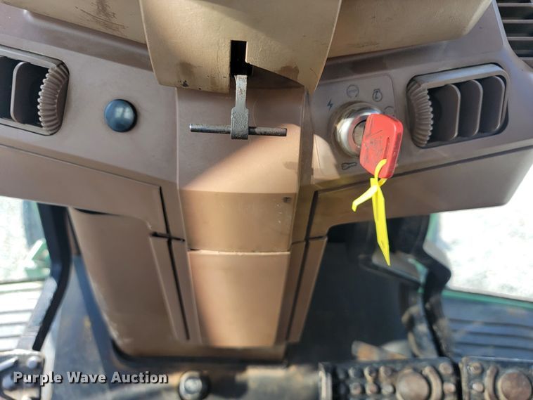 image for item JL9321 John Deere 7200  tractor