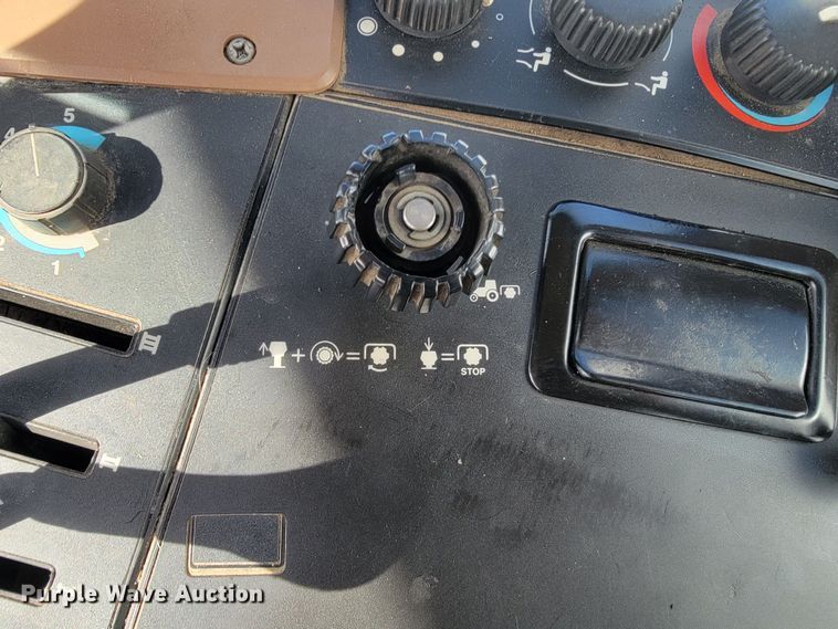 image for item JL9321 John Deere 7200  tractor