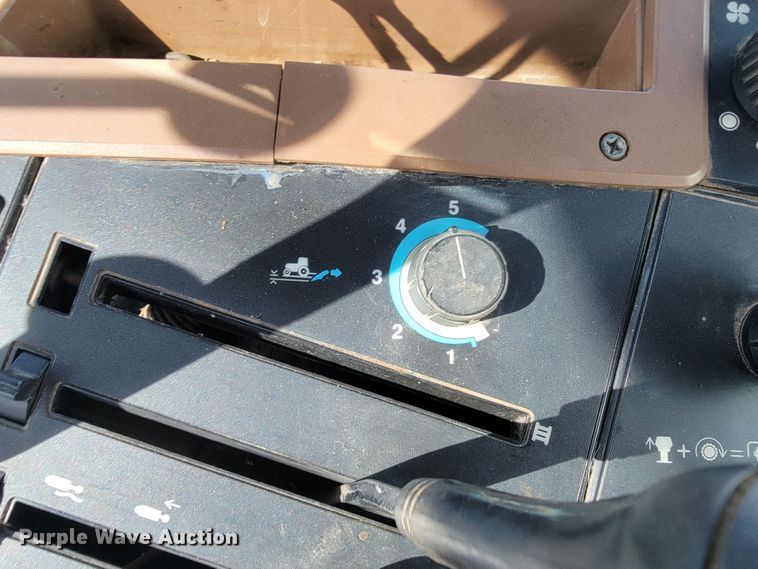 image for item JL9321 John Deere 7200  tractor