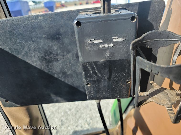 image for item JL9321 John Deere 7200  tractor