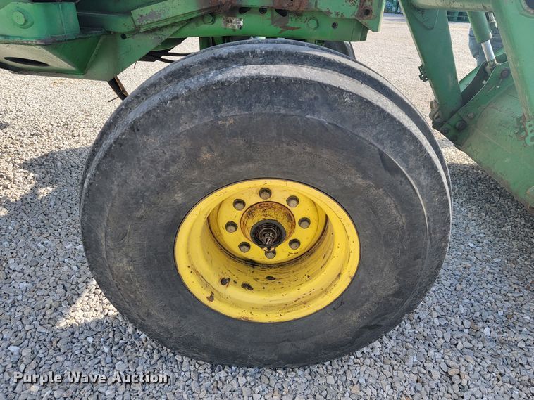 image for item JL9321 John Deere 7200  tractor