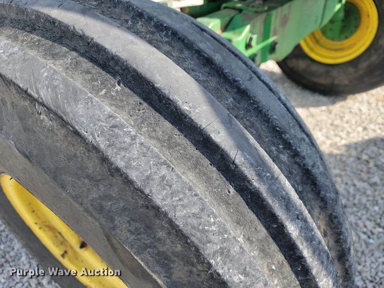 image for item JL9321 John Deere 7200  tractor