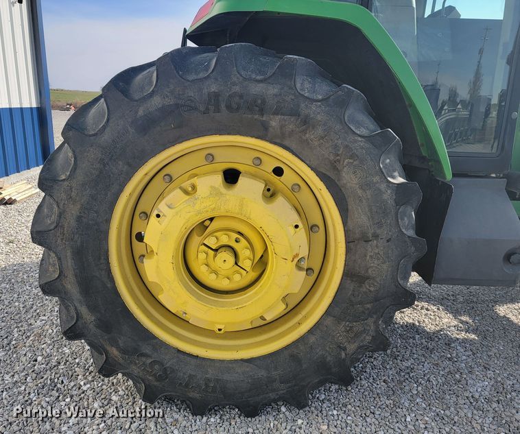 image for item JL9321 John Deere 7200  tractor
