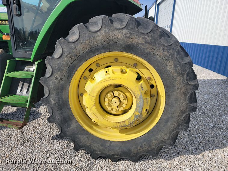 image for item JL9321 John Deere 7200  tractor