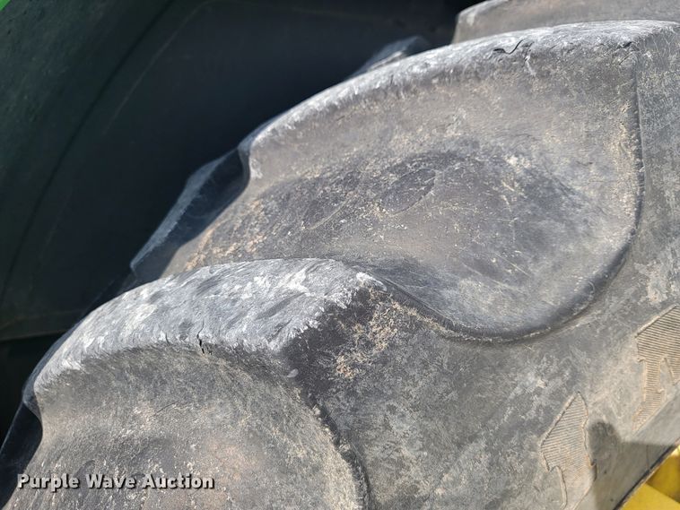 image for item JL9321 John Deere 7200  tractor