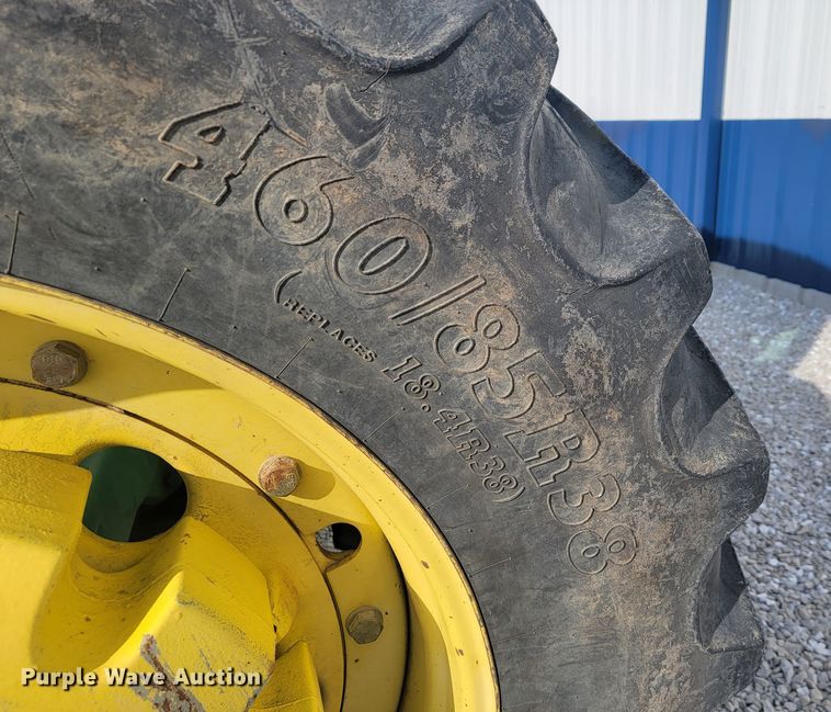 image for item JL9321 John Deere 7200  tractor