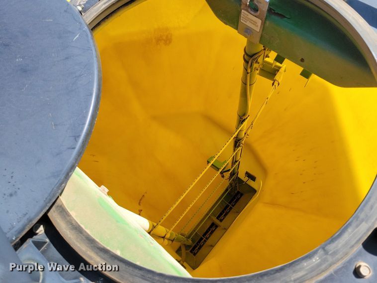 image for item KD9264 John Deere 1890  air seeder