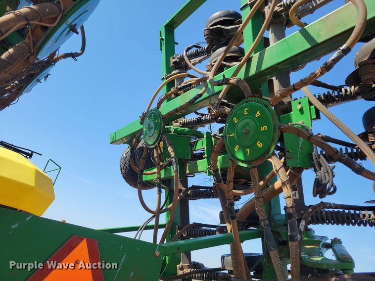 image for item KD9264 John Deere 1890  air seeder