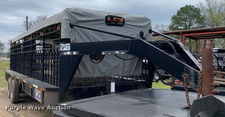 image for item LI9170 1995 Gooseneck Trailers B8B2  livestock trailer