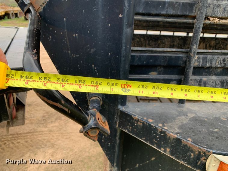 image for item LI9170 1995 Gooseneck Trailers B8B2  livestock trailer