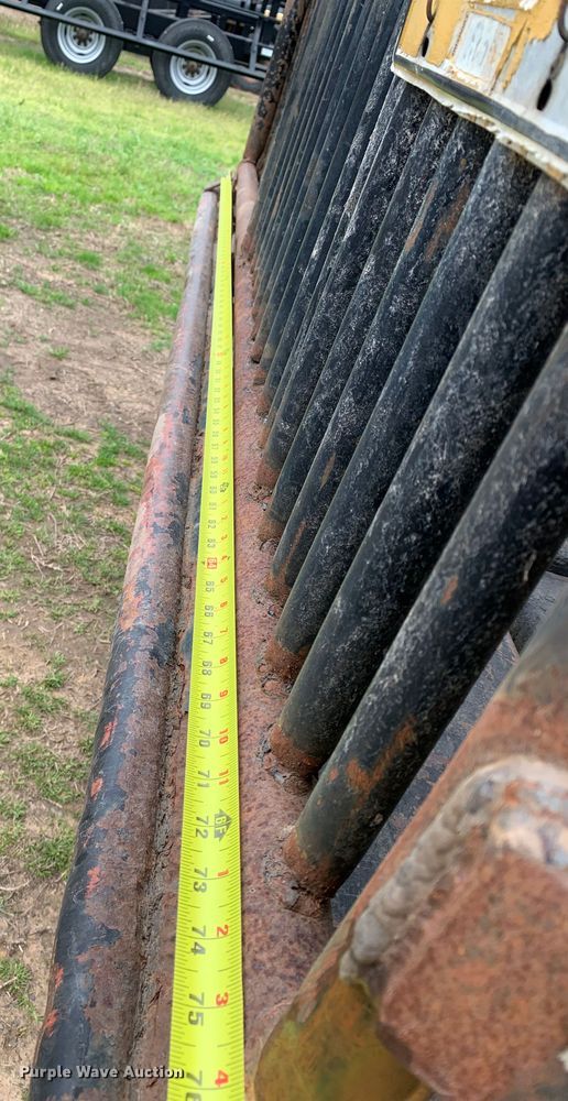 image for item LI9170 1995 Gooseneck Trailers B8B2  livestock trailer