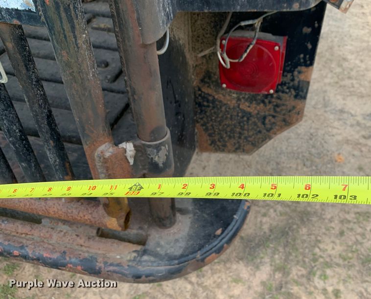 image for item LI9170 1995 Gooseneck Trailers B8B2  livestock trailer