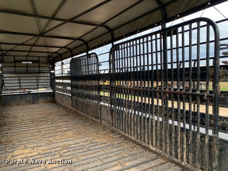 image for item LI9170 1995 Gooseneck Trailers B8B2  livestock trailer