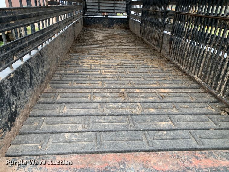 image for item LI9170 1995 Gooseneck Trailers B8B2  livestock trailer