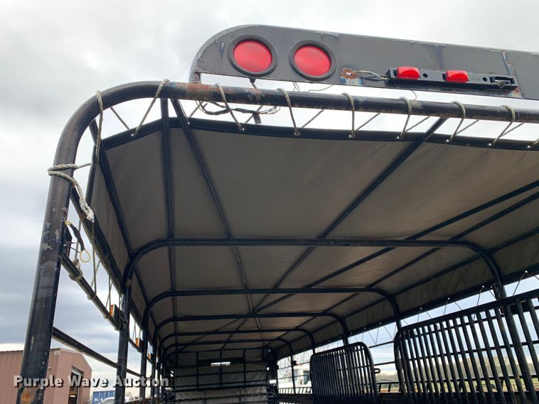 image for item LI9170 1995 Gooseneck Trailers B8B2  livestock trailer
