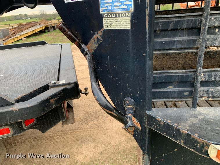 image for item LI9170 1995 Gooseneck Trailers B8B2  livestock trailer