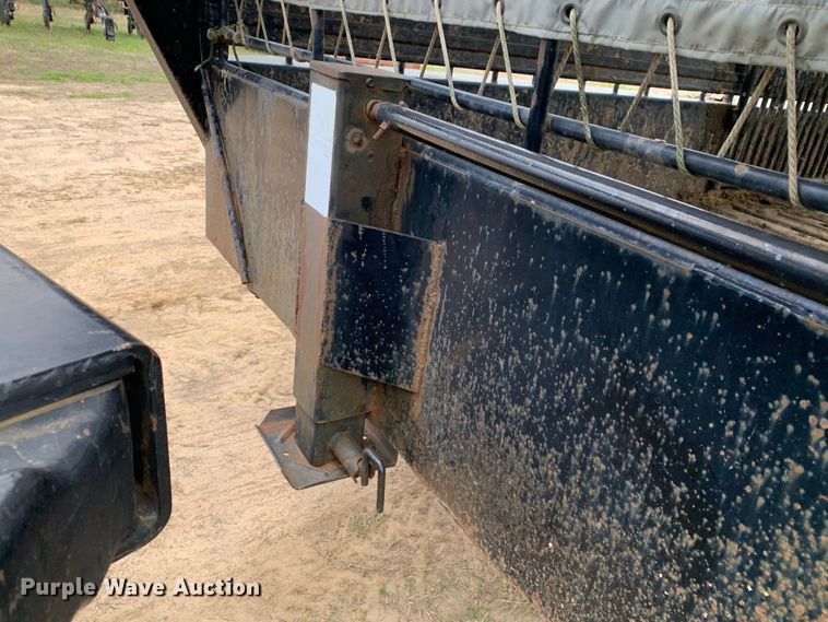 image for item LI9170 1995 Gooseneck Trailers B8B2  livestock trailer