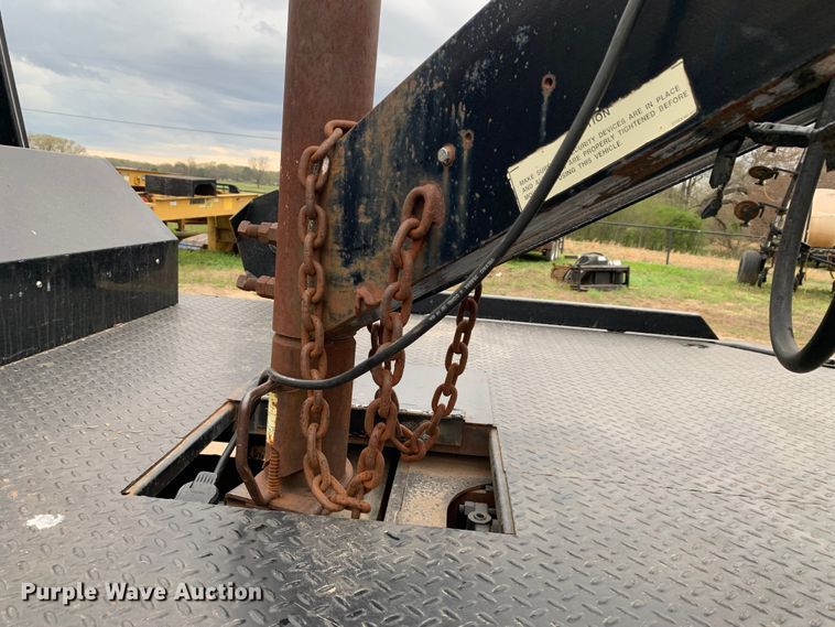 image for item LI9170 1995 Gooseneck Trailers B8B2  livestock trailer