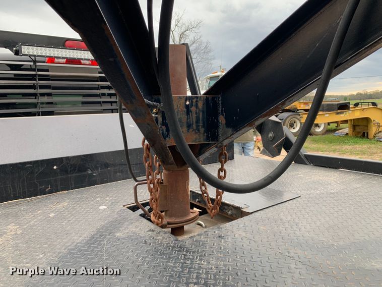 image for item LI9170 1995 Gooseneck Trailers B8B2  livestock trailer