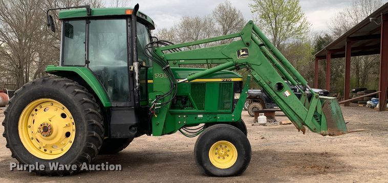 image for item LI9174 1999 John Deere 7210  tractor